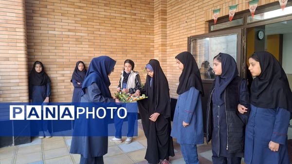 جشن ولادت حضرت زینب(س) در دبیرستان سردار سلیمانی ۳