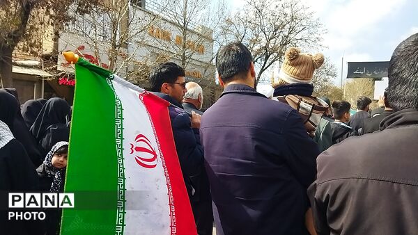 مشت هایی که با فریاد انتقام بالا می آمدند 