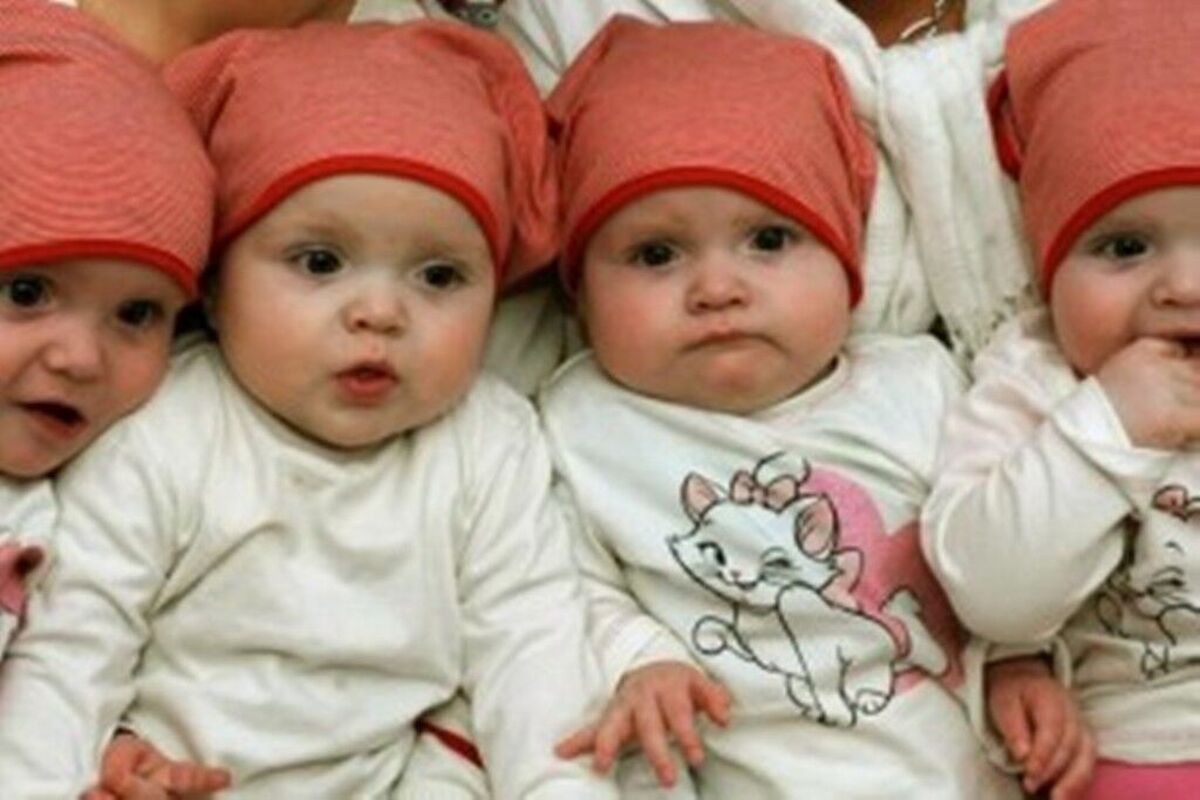 پرداخت مستمری و کمک‌هزینه مراقبتی به خانواده‌های دارای چندقلو
