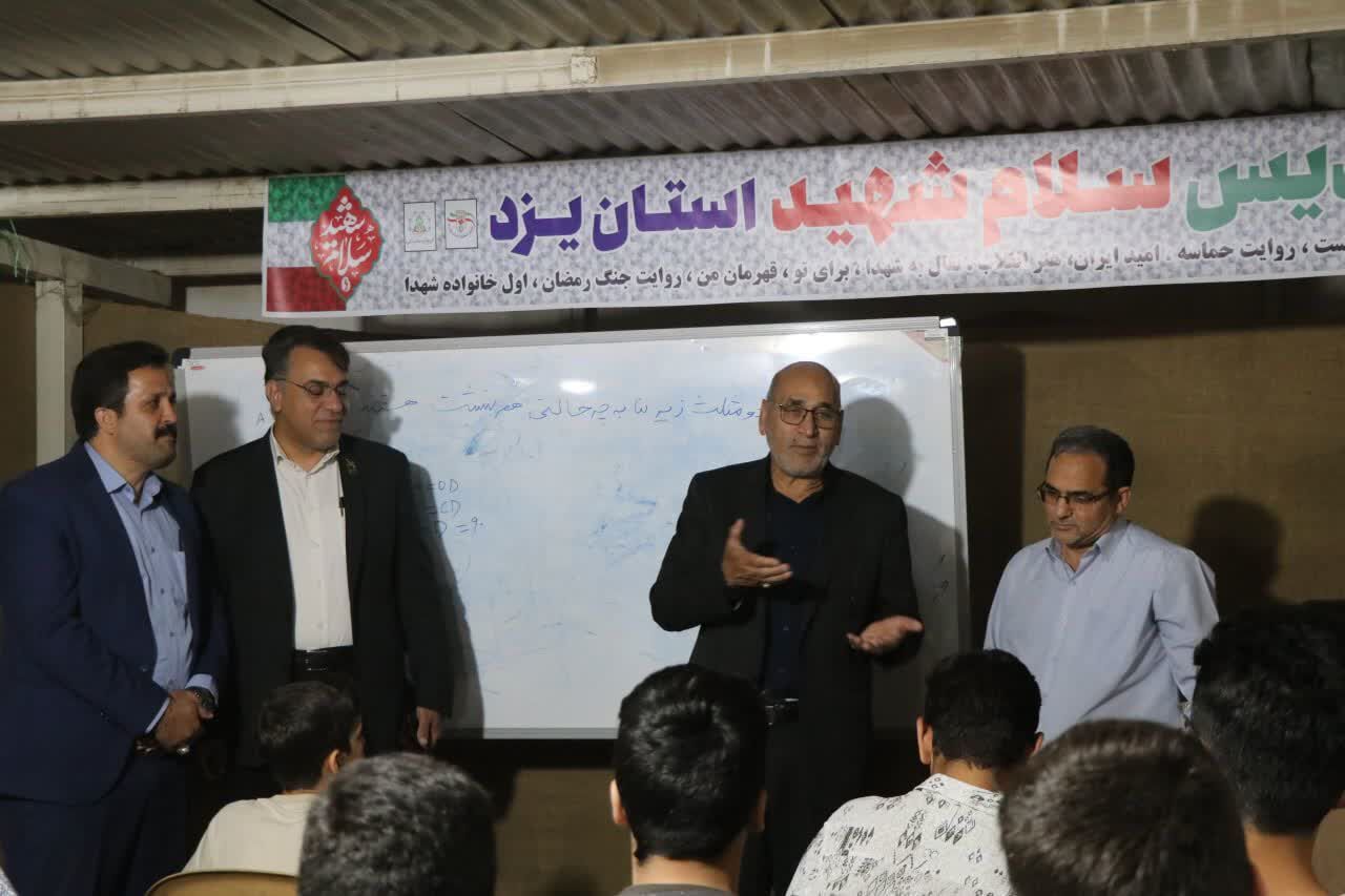 همه پای کار شهدا؛ از دانش‌آموزان تا مدیرکل در موکب نایب‌الشهید یزد