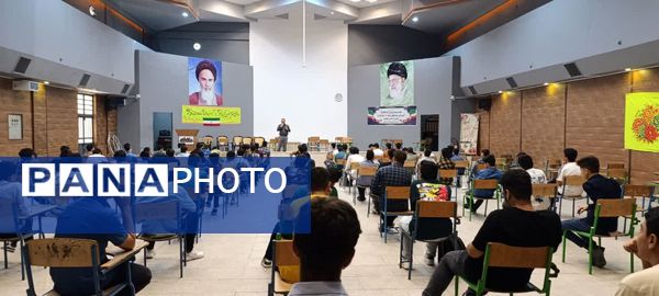 جلسه توجیهی قبل از آغاز سال تحصیلی در دبیرستان شاهد خوانساری