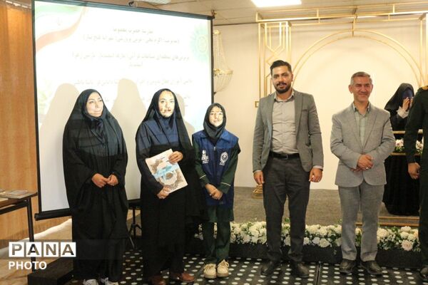 آیین تجلیل از دانش‌آموزان و فرهنگیان برگزیده مسابقات استانی و منطقه‌ای در رشته‌های قرآنی و فرهنگی هنری