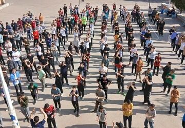 برگزاری مسابقات ورزشی دبیرستان معلم ساوجبلاغ در هفته تربیت بدنی