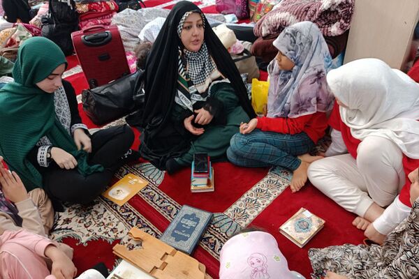 اولین روز از اعتکاف دختران در مسجد الزهرا شهر قیامدشت ری یک