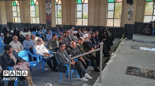 میهمانی لاله‌ها در شهرستان بن با حضور دانش‌آموزان 