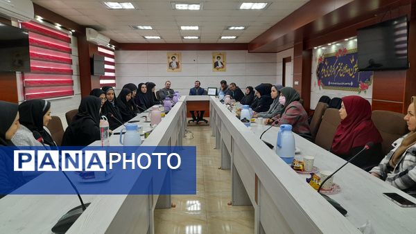 مراسم تجلیل از زحمات بانوان اداره آموزش و پرورش ملارد به مناسبت روز مادر 