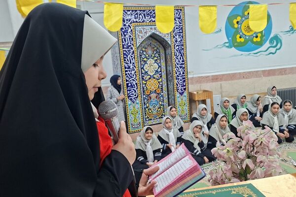 شوق انتظار دیدار منجی عالم بشریت در قلب‌های دانش‌آموزان زینبیه۲