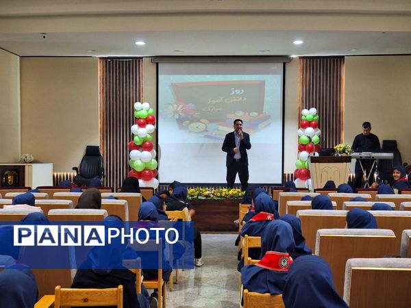 فریاد آزادی و همبستگی در دبستان آرمینه مصلی‌نژاد