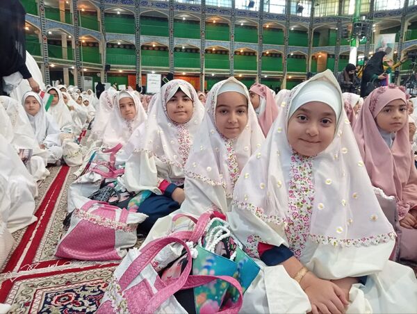 آیین زیبای جشن تکلیف دختران یزدی در حسینیه محمود آباد