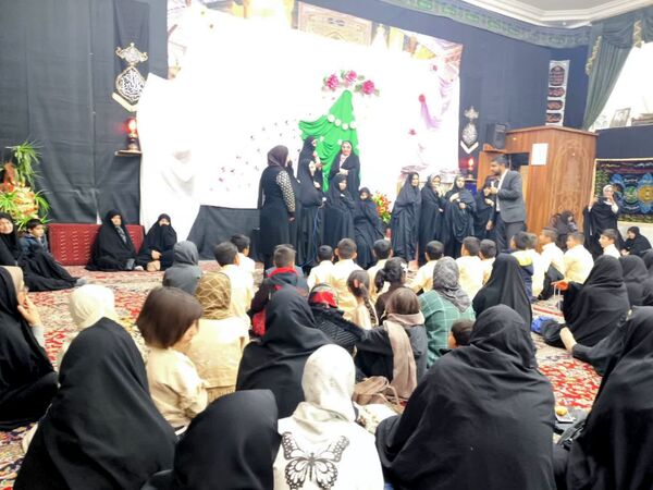 تجلیل از مادران شهید روستا در آیین روز مادر حسینیه علی اکبری فدافن 