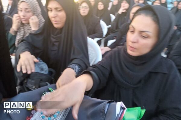 برافراشته شدن پرچم عزای حسینی در امامزاده قاسم زرقان