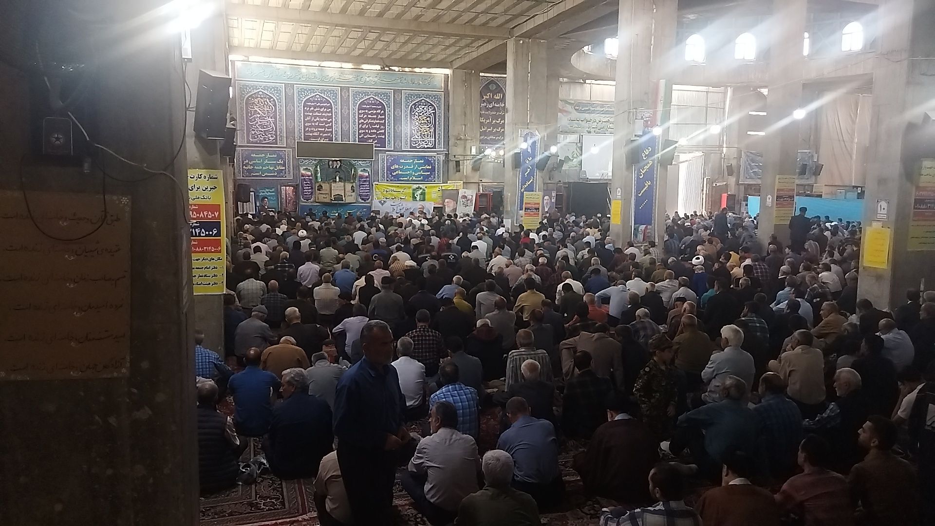 از پیر تا کودک در نماز جمعه نیشابور حضور دارند-۲