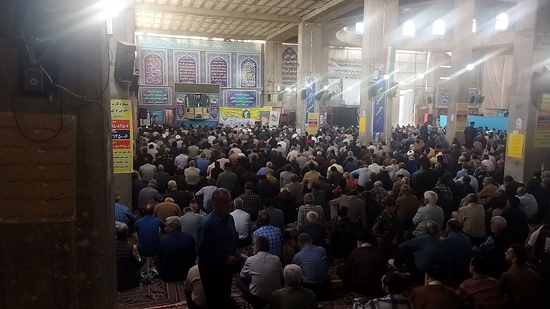 از پیر تا کودک در نماز جمعه نیشابور حضور دارند-۲
