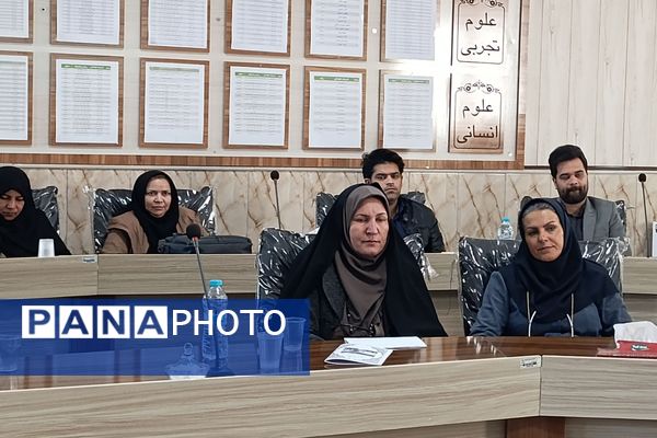 جلسه مراقبین سلامت مدارس در نیشابور 