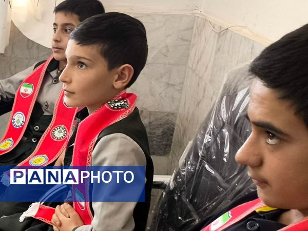 جلسه انجمن اولیا و شورای دانش آموزی در راستای برنامه‌ریزی هفته معلم