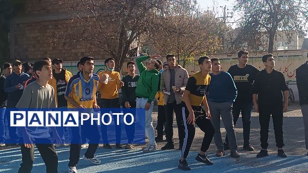 اولین روز از مسابقات گروهی والیبال در دبیرستان شاهد ابوذر گروهی 