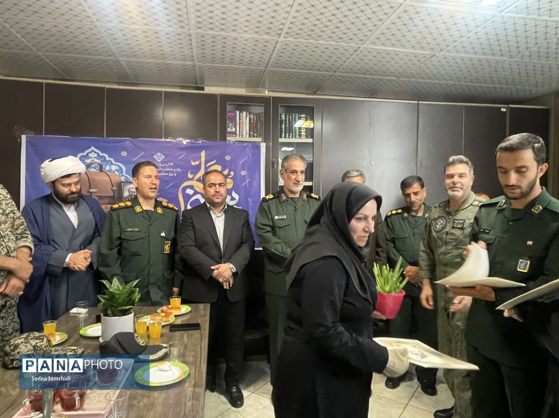 مدرسه‌ای که در هفته معلم رنگ افتخار گرفت