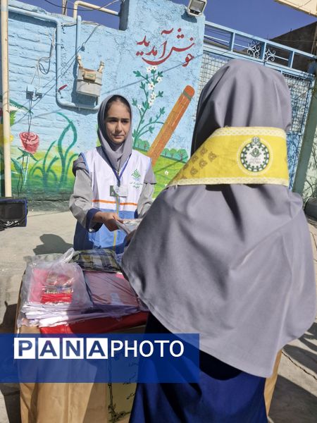 جشن عاطفه‌ها در دبیرستان افق خواف 