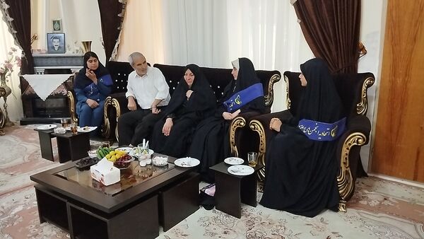 دیدار اعضای انجمن اسلامی هنرستان بصیرت آشخانه با همسر جانباز رسایی پور