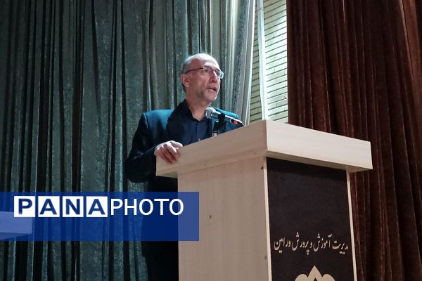 نشست هماهنگی مدیران ورامین برای برگزاری برنامه‌های یوم‌الله ۱۳ آبان