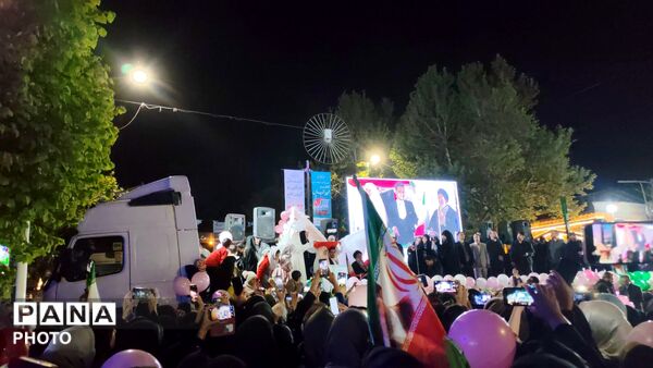 شب خاطره انگیز در مسجد جامع؛ پیوند آسمانی و جشن بزرگ دختران 