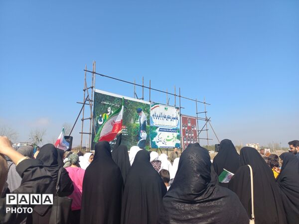 ادای احترام به دانش‌آموزان شهید میناب با کاشت نهال در رودسر