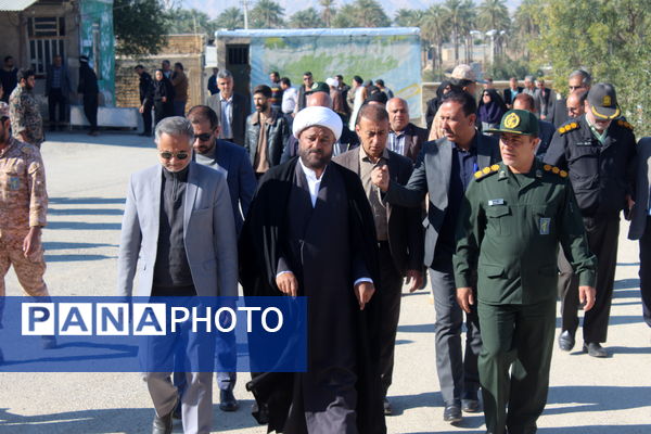 غبارروبی مزار مطهر شهدا به مناسبت آغاز دهه مبارک فجر در فراشبند