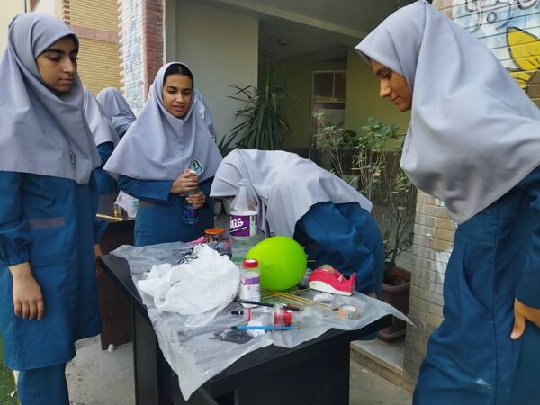 جشن دانش شهرستان میناب در روز آزمایشگاه 