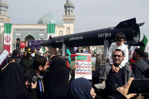 جلوه هایی از راهپیمایی جشن پیروزی انقلاب در شهر قم