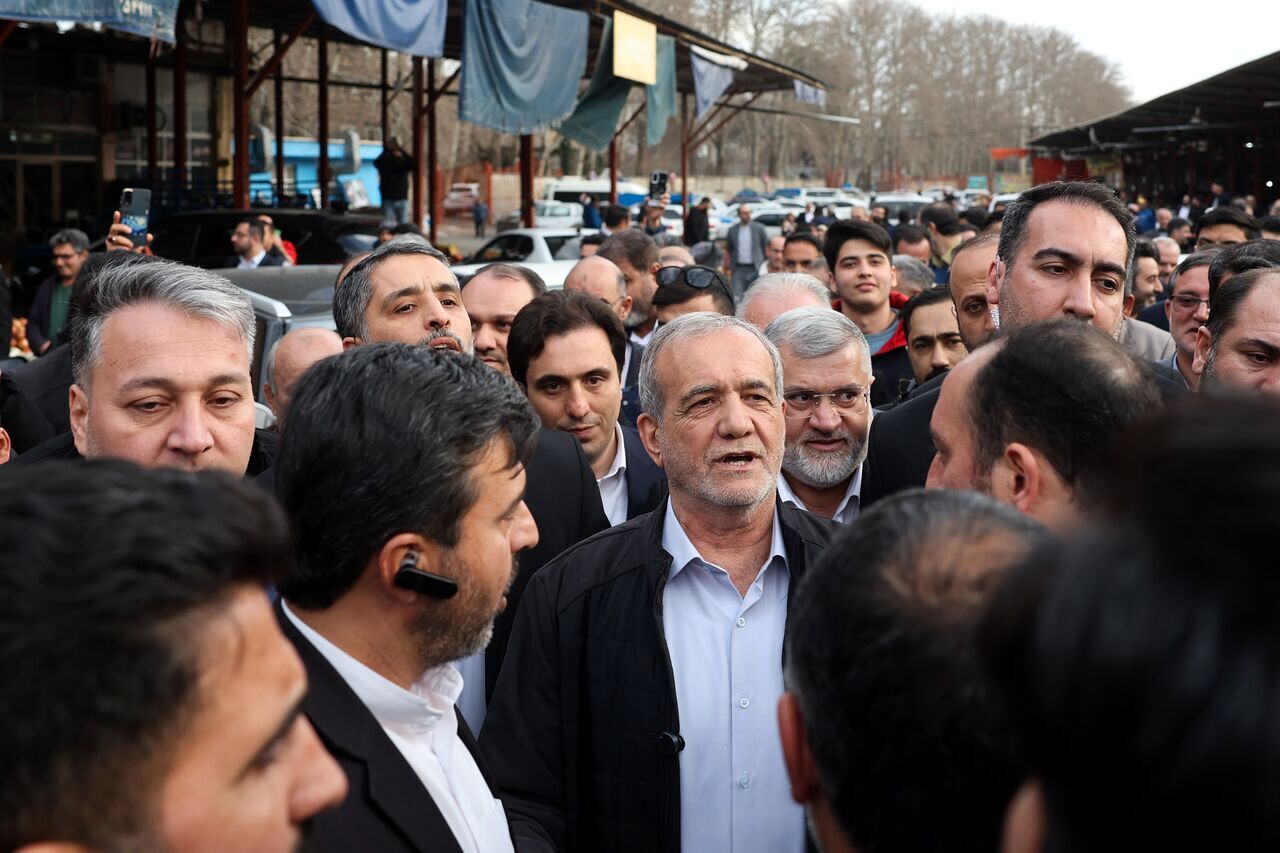 رئیس‌جمهور از نمایشگاه اقدامات قرارگاه اجتماعی البرز بازدید کرد