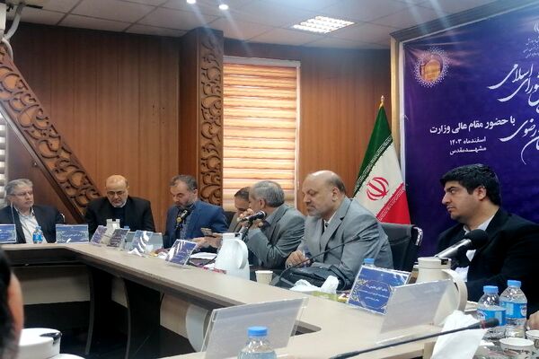 نشست مشترک اعضای کمیسیون آموزش و تحقیقات مجلس، مدیران آموزش و پررش استان خراسان رضوی و وزیر آموزش وپرورش در مشهد