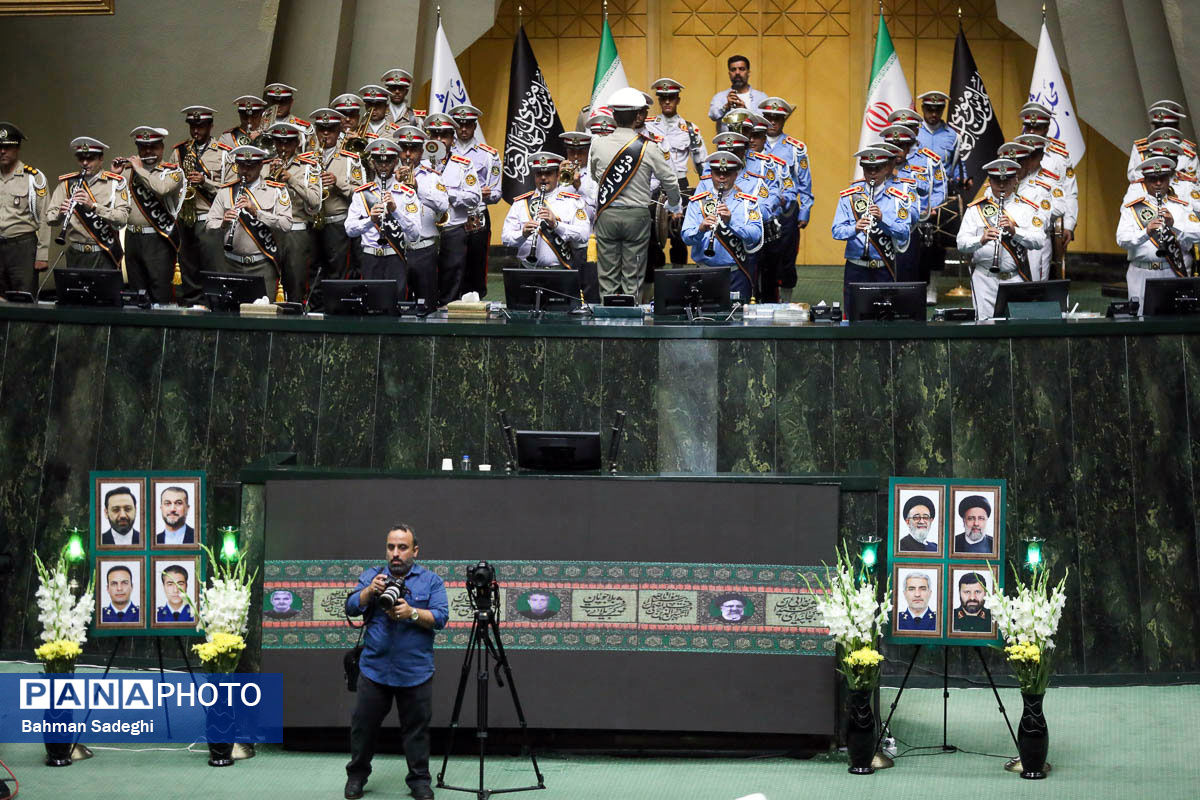 مراسم بزرگداشت شهدای خدمت با حضور مسعود پزشکیان در صحن مجلس آغاز شد