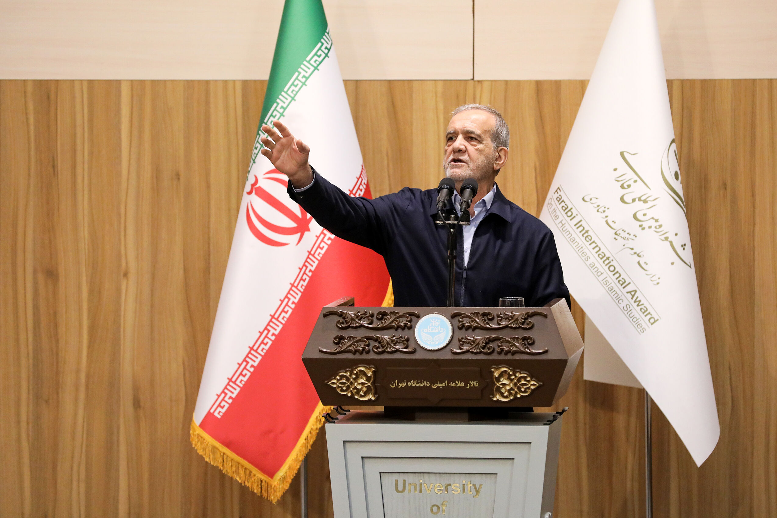 دانشگاه و اساتید علوم انسانی  وظیفه مهمی برای درمان زخم‌ها و مشکلات جامعه دارند/  باید خودمان را اصلاح کنیم