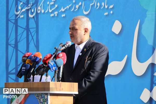«مهر کریمانه» با حضور وزیر آموزش و پرورش در دبستان پروین اعتصامی بهارستان‌دو