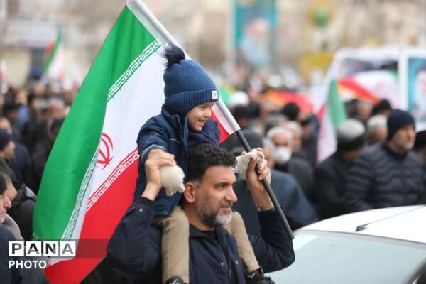 حضور حماسی و پرشور فیروزکوهی‌ها در راهپیمایی و تشییع شهدا؛ تجلی غیرت دینی و انقلابی مردم روزه‌دار فیروزکوه