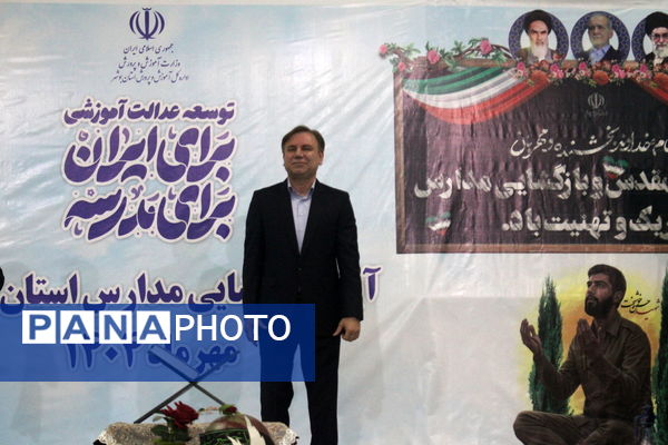 نواختن زنگ آغاز سال تحصیلی ۱۴۰۴-۱۴۰۵ در بوشهر