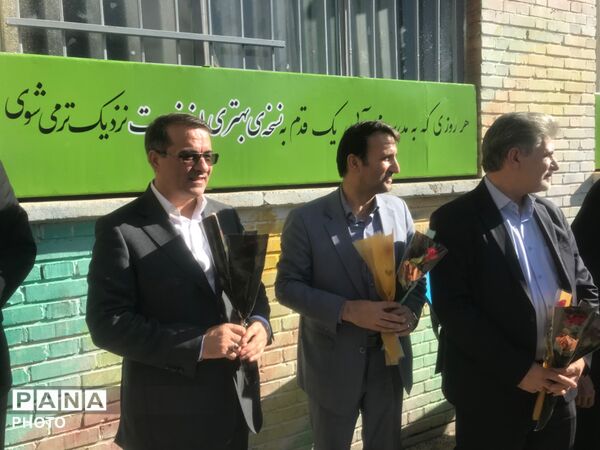 آغاز سال تحصیلی با حضور سخنگوی آموزش و پرورش در مدرسه شهید حسین گلزاری