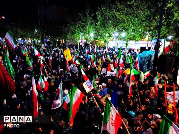 سی و پنجمین شب از حضور حماسی مردم کاشمر زیر باران 