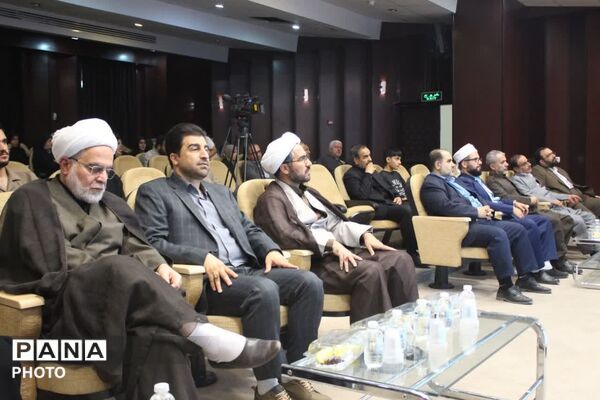 دیدار راهبردی نماینده ولی‌فقیه با مدیران مرکز بزرگ اسلامی غرب کشور
