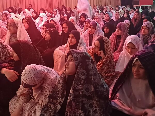 اعتکاف دانش‌آموزی مسجد موسی بن جعفر شهر دولت آباد ویژه دختران