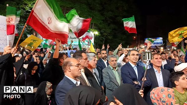 حضور دانش‌آموزان مدرسه دخترانه ریحانه در جشن عید غدیرخم