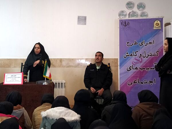 کارگاه آموزشی آسیب های اجتماعی در دبیرستان دخترانه امید