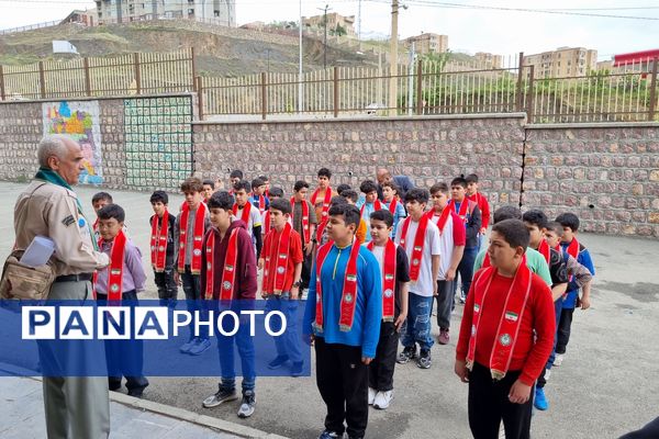 بازدید رئیس سازمان دانش‌آموزی کردستان و ارزیابان کشوری از روند فعالیت پیشتازان