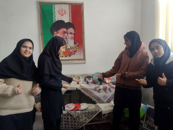 برگزاری نمایشگاه کارهای هنری در دبیرستان فیاض شهرستان کاشمر 