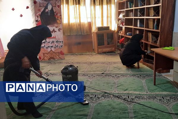 غبارروبی و آماده سازی نمازخانه‌های مدارس پردیس