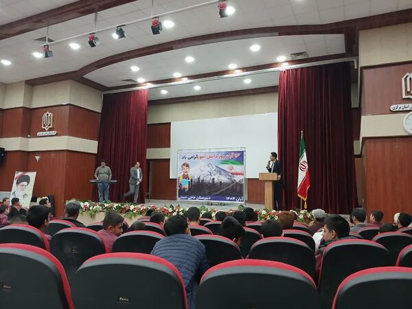 مراسم گرامیداشت روز دانش‌آموز  در دبیرستان حاج مصطفی حاج حسنی