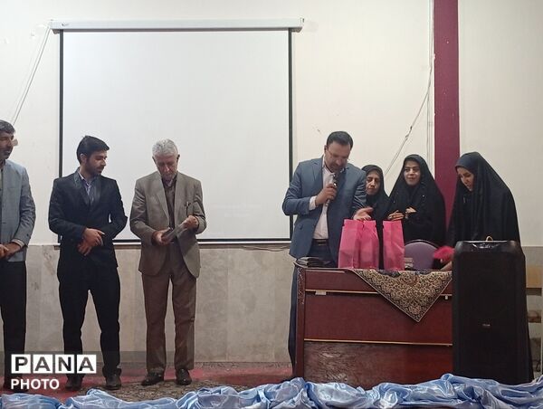 برگزاری دوره توانمندسازی مدیران مدارس شهرستان ساوجبلاغ 