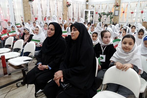 مراسم «لاله‌های روشن» در دبستان دکتر کیهانی 
