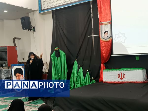 تکریم خانواده شهدا در مسجد حضرت محمد مشهد مقدس