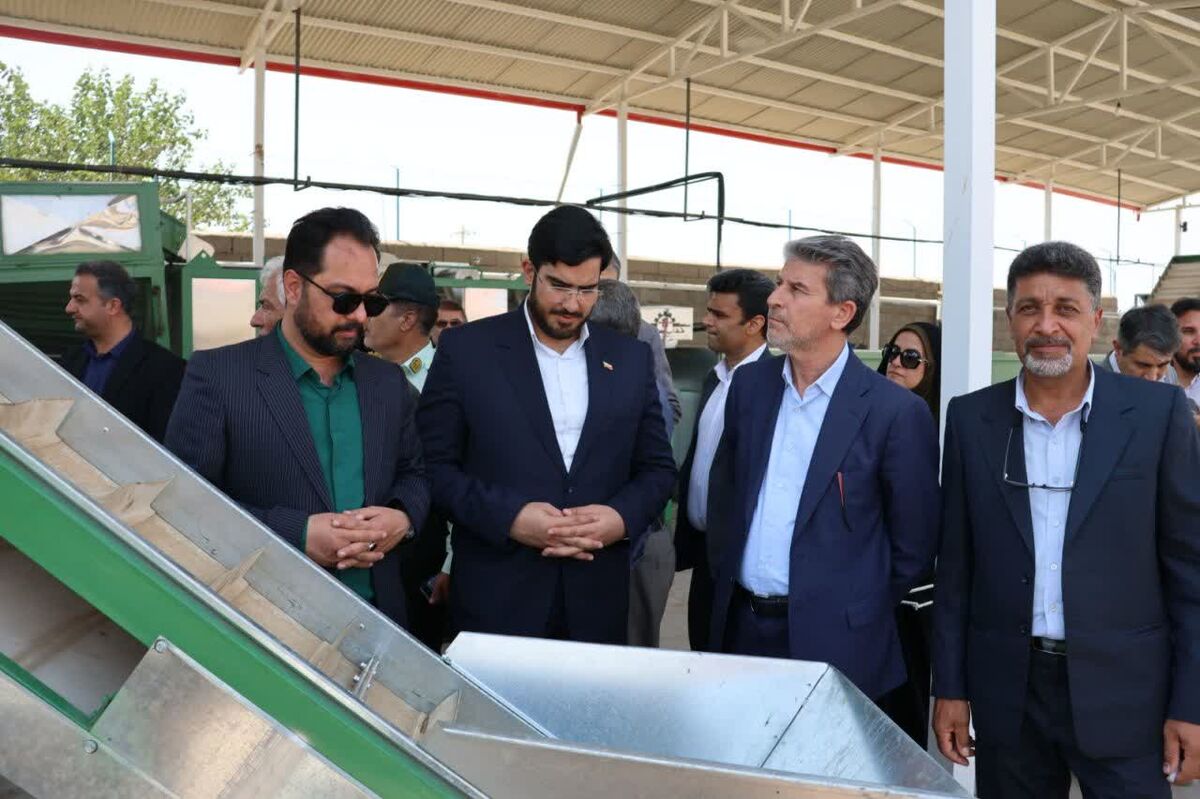 بازدید نماینده مجلس شورای اسلامی و فرماندار شهرستان جاجرم از کارخانه فرآوری پسته 